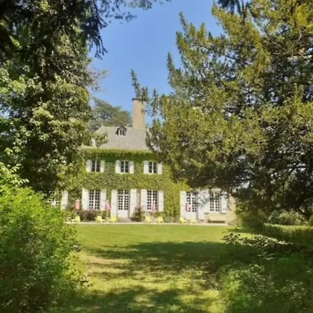 Domaine De Carriere בית הארחה *